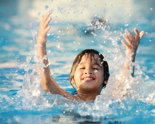 4 Tips to Teach Your Children How to Swim in Your Backyard Pool